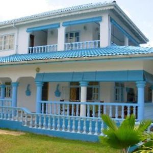 Le Chateau Bleu Hotel